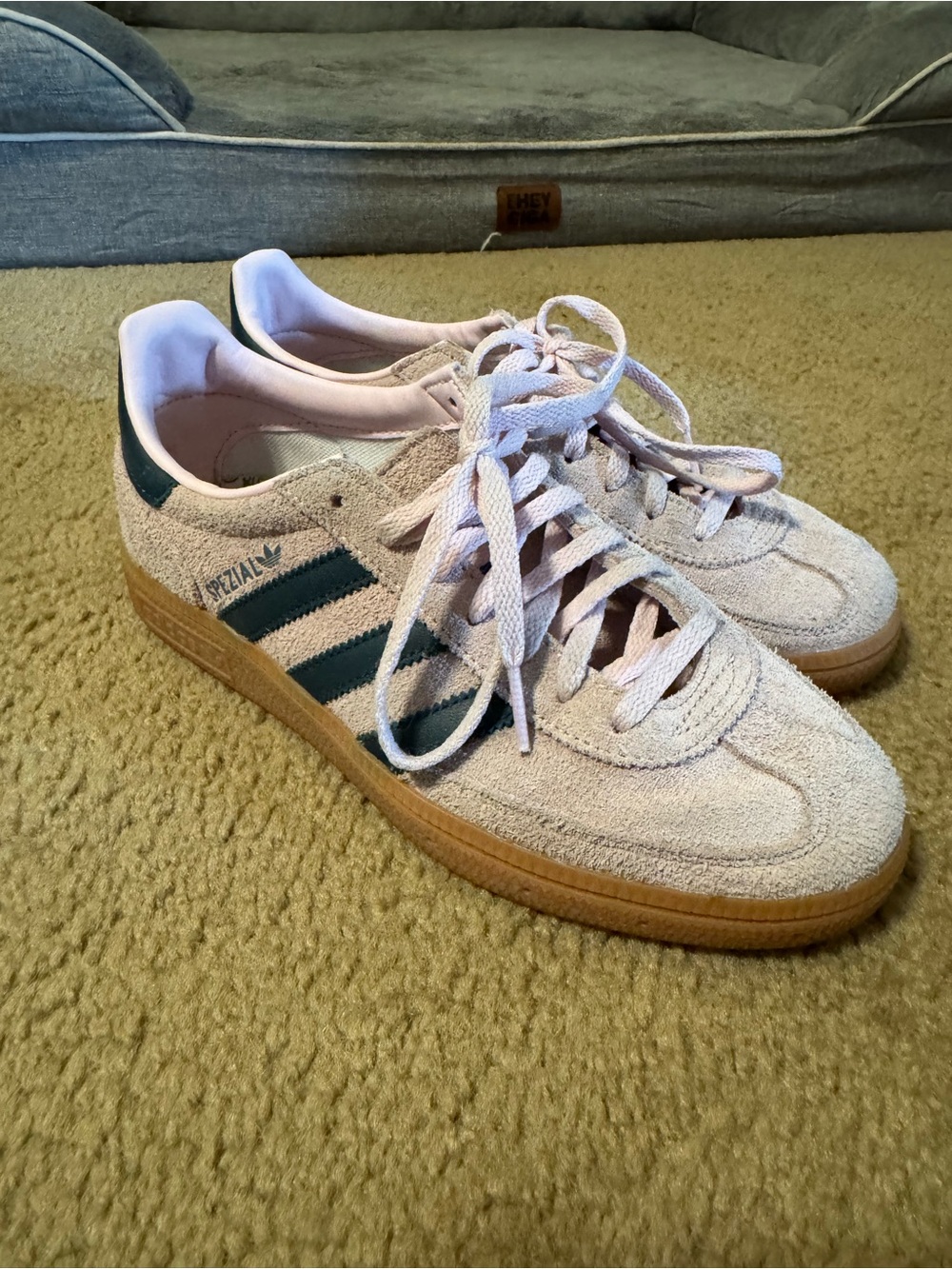 adidas Spezial women’s Suede Sneakers in Light Pink
